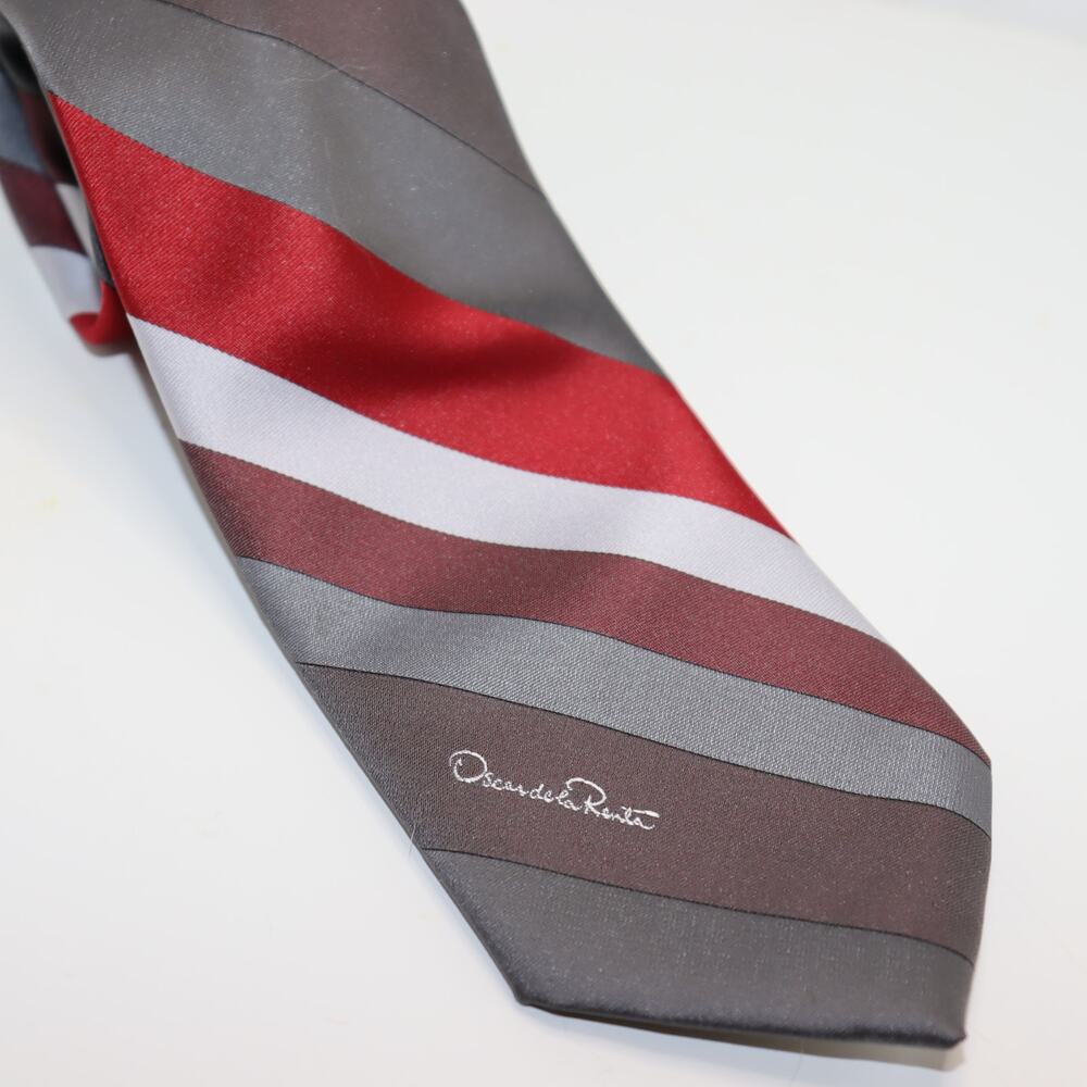 Oscar de la Renta Wide Striped Necktie – Red &‎ Gray, 3" Wide